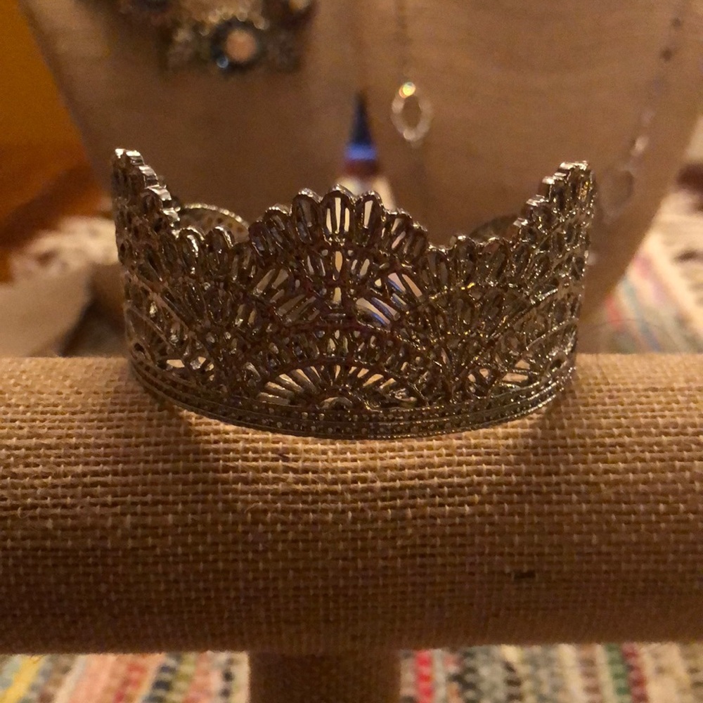 chloe + isabel queen lace cuff - Picture 4 of 6